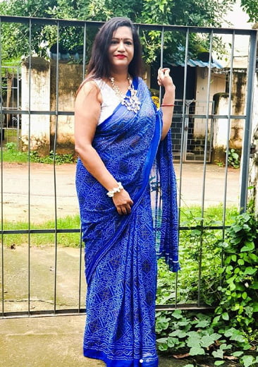 インドの成熟したサリーを着た女性
 #96990866