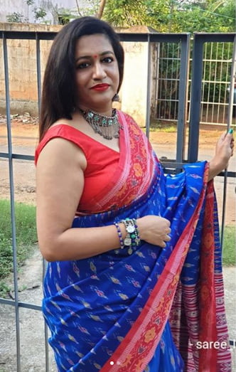 インドの成熟したサリーを着た女性
 #96990887