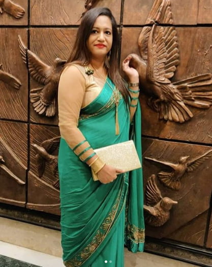 インドの成熟したサリーを着た女性
 #96990899