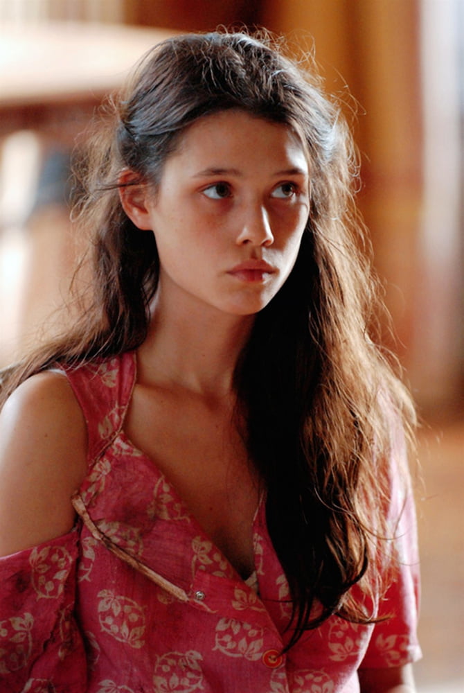 Astrid berges-frisbey
 #91998427