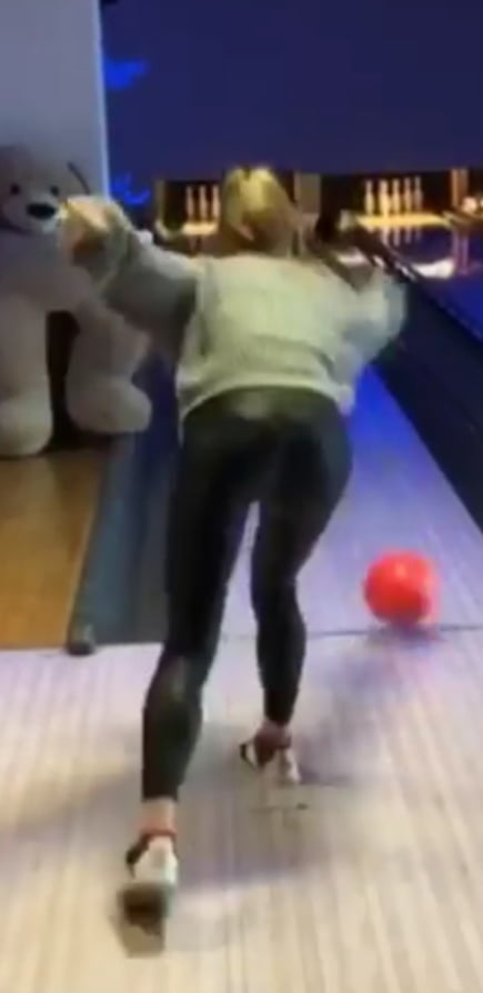 Vanessas fickarsch
 #87558374