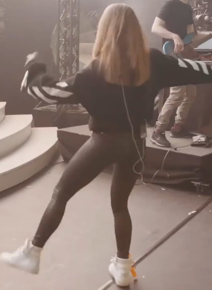 Vanessas fickarsch
 #87558377