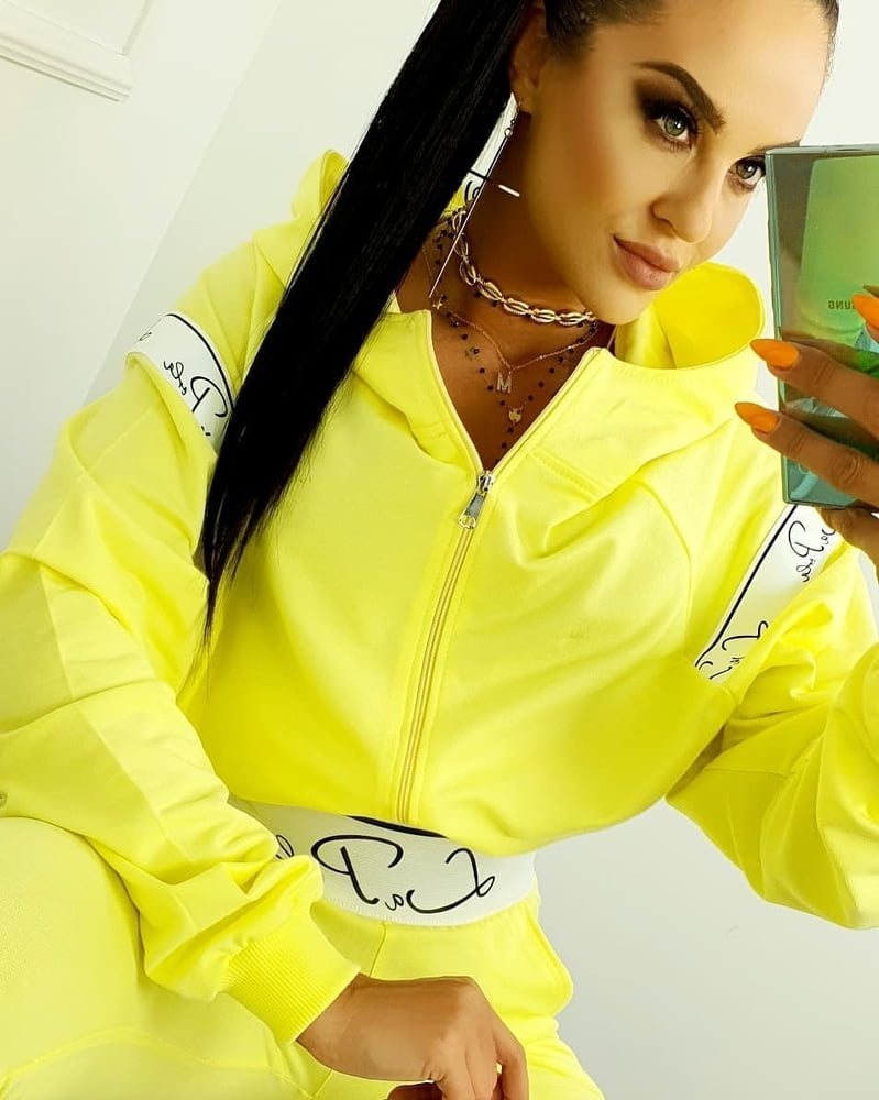 Darkhaired_Beautys #80172866