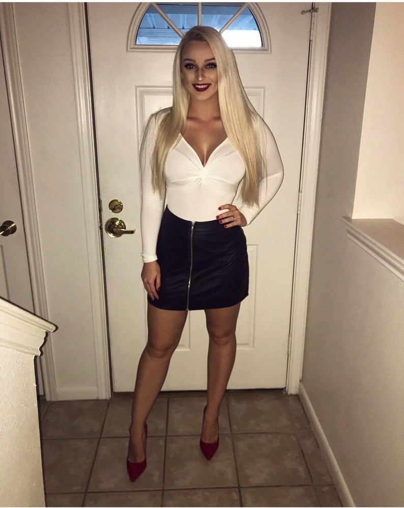 このブロンドは完全にキープされている
 #104527277