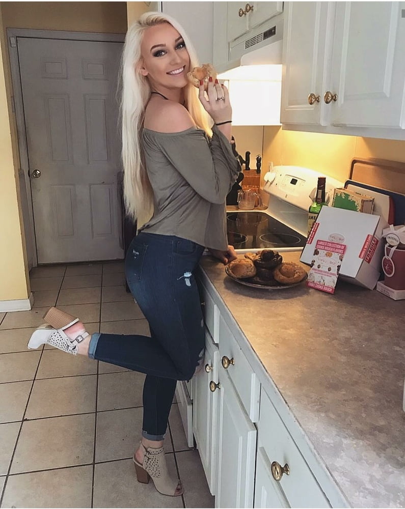 このブロンドは完全にキープされている
 #104527278