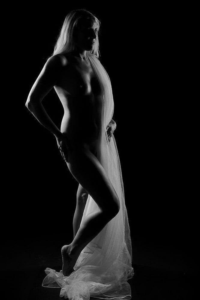 Femme tchèque chaude aimant être nue à l'intérieur et à l'extérieur
 #96197150