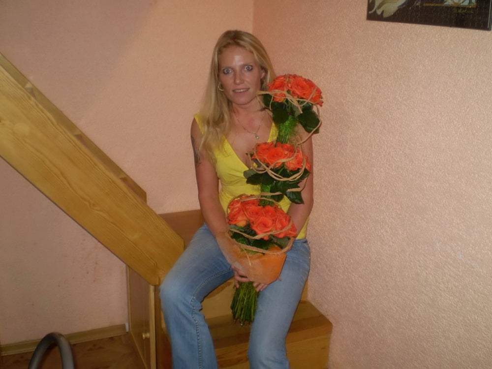 Femme tchèque chaude aimant être nue à l'intérieur et à l'extérieur
 #96198714