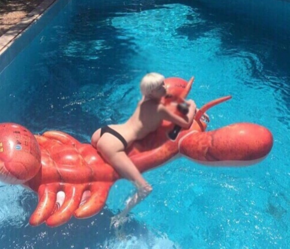 Rubia griega puta celebridad y estrella del porno
 #93272880