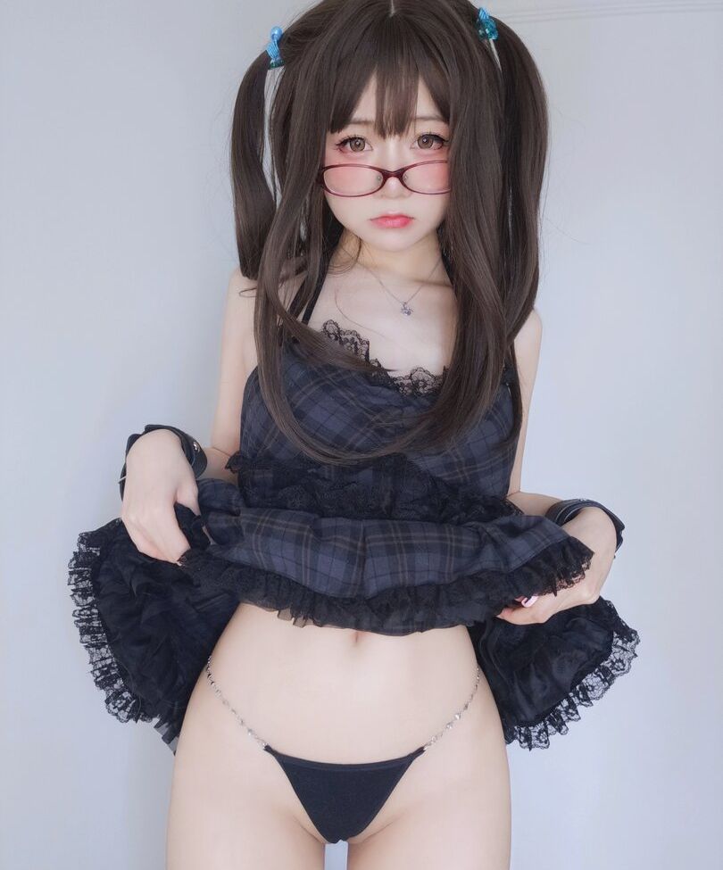 YaoYaoQwQ nackt #109132451