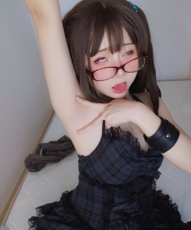 YaoYaoQwQ nackt #109132476