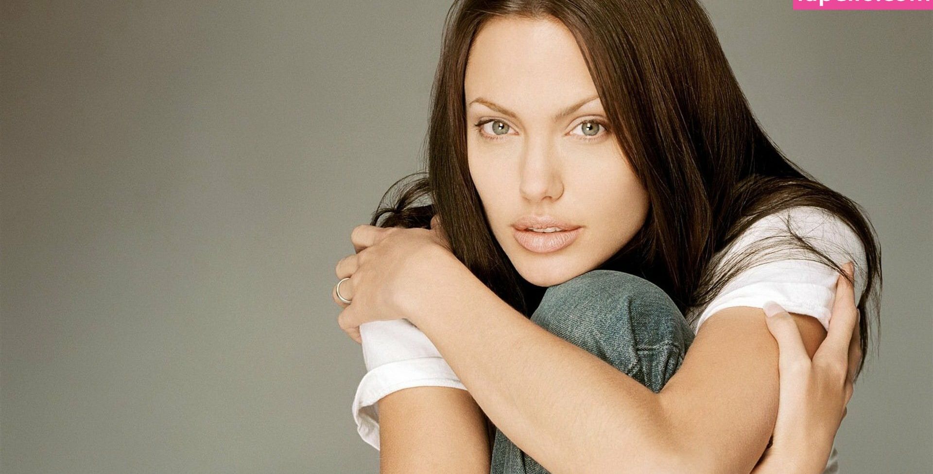 Angelina Jolie nude #109183618