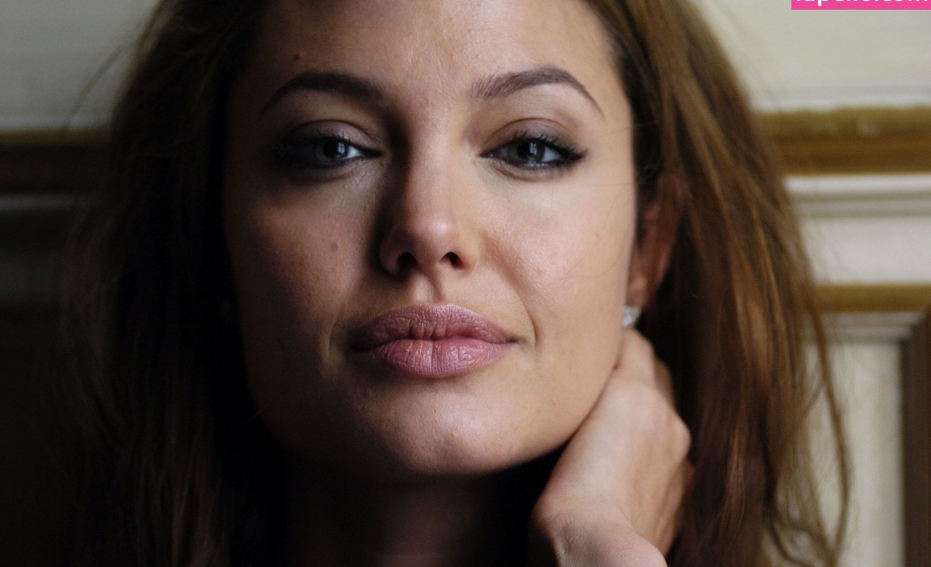 Angelina Jolie nude #109183719