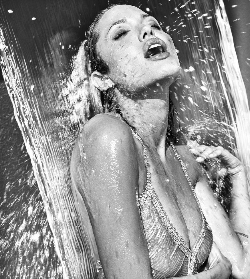 Angelina Jolie nude #109183763