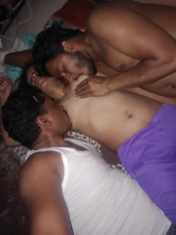 Threesome indische Frau
 #93816484