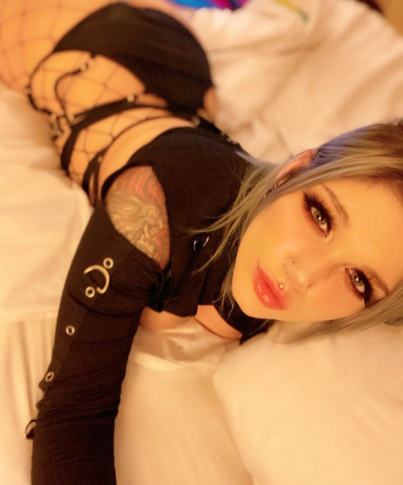 Siegexxx desnuda #108063000