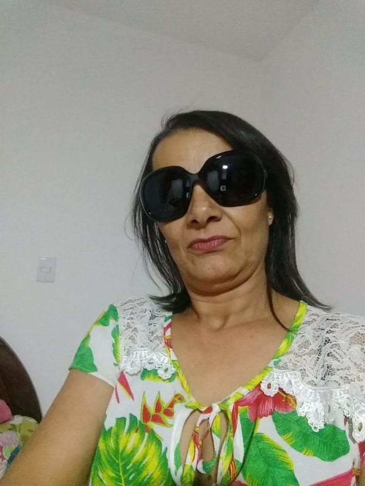 Coroa gostosa #90871076