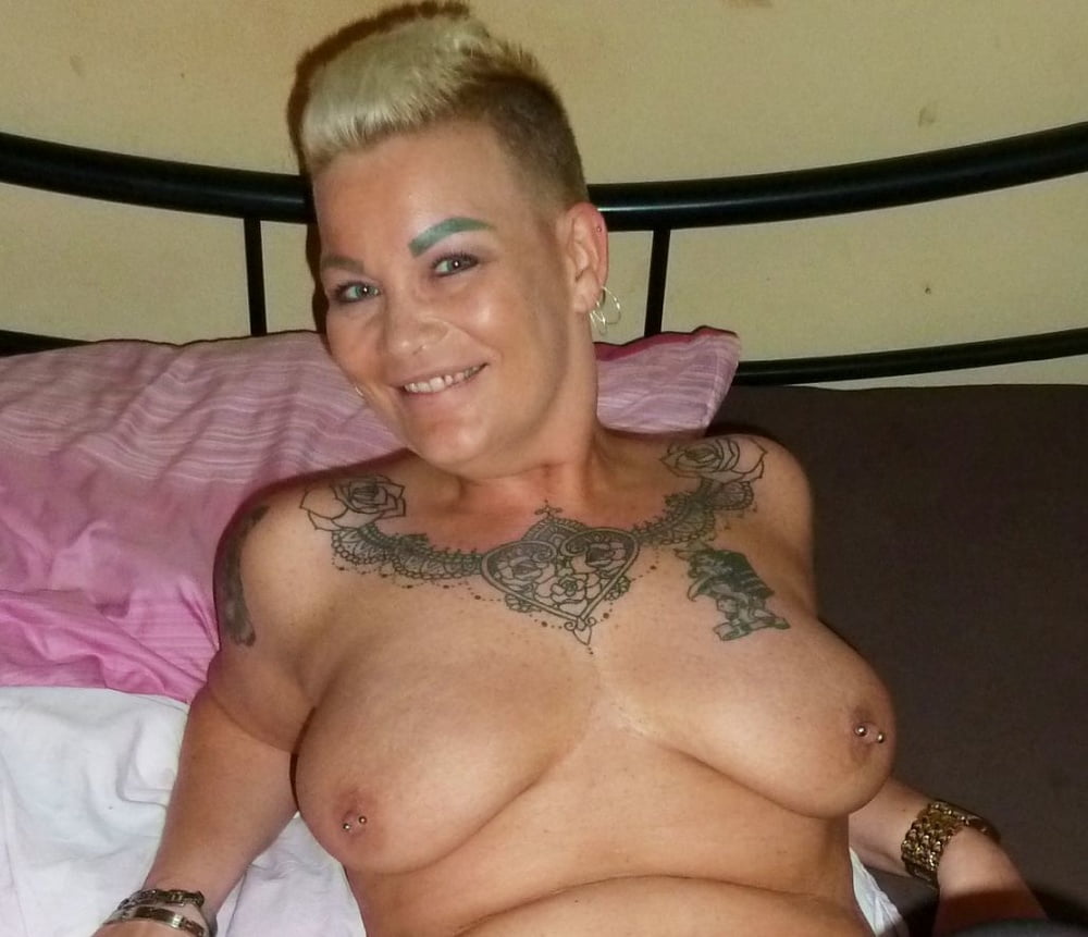 Heiße Sexsession mit dem hübschen Punkmädchen Gina aus Nürnberg
 #99732674