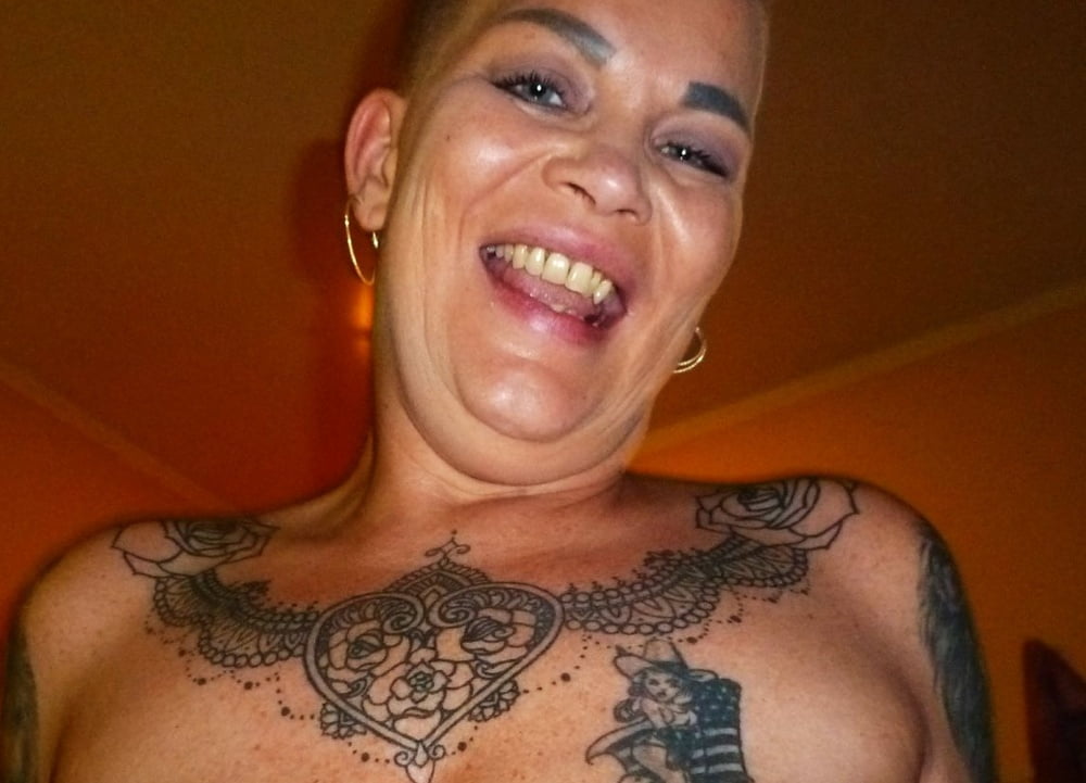 Heiße Sexsession mit dem hübschen Punkmädchen Gina aus Nürnberg
 #99732736