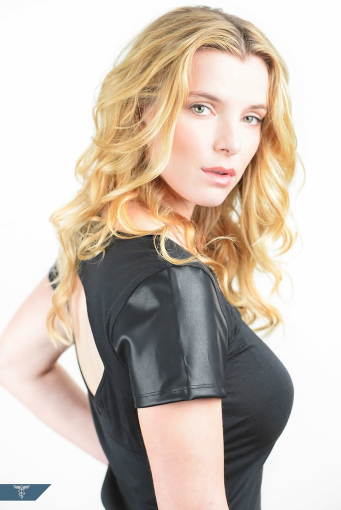 Betty gilpin
 #98813882