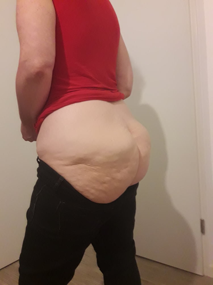 She&#039;s  Wearing Pant 1 - Elle enfile un pantalon 1 #106637875