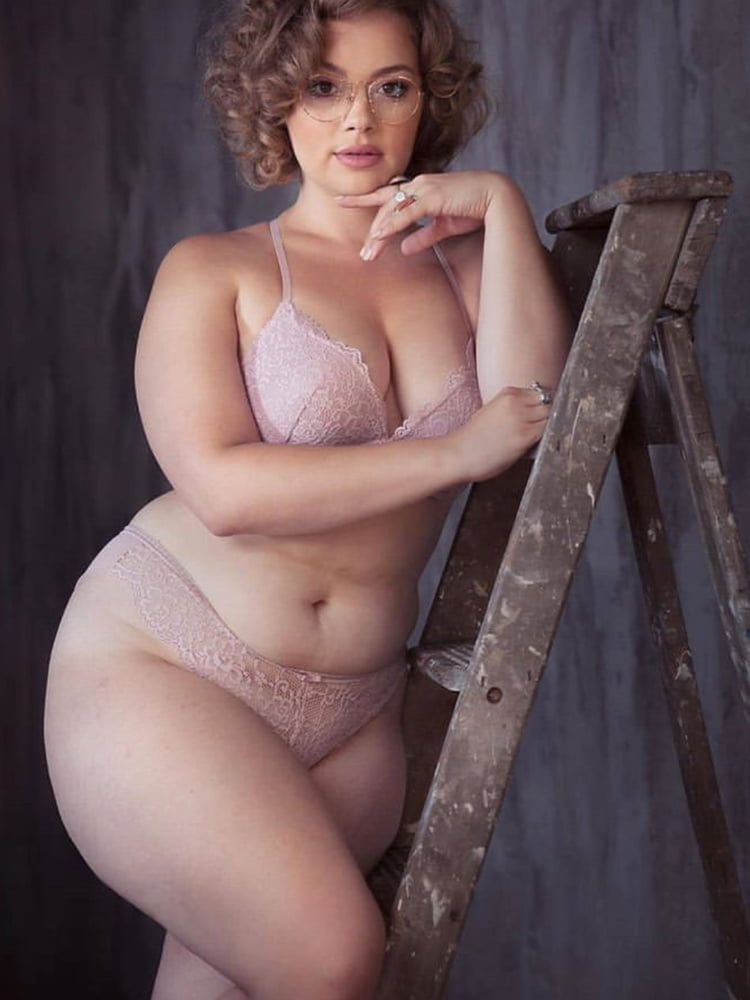 Caderas anchas de las mujeres 334
 #103472865