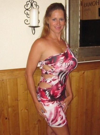 Amateur Damen sexy Kleider 2
 #105836050