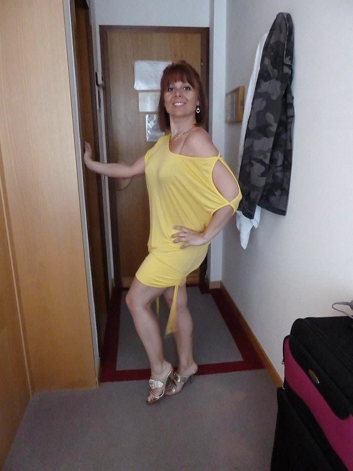 Amateur Damen sexy Kleider 2
 #105836058