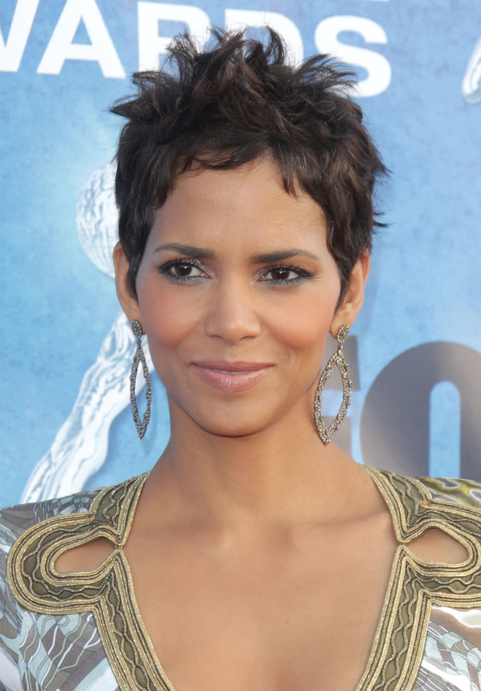 Sexy halle berry
 #94914383