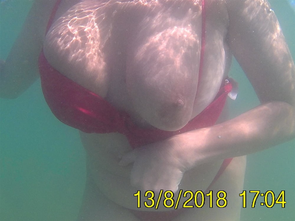 Desnudos bajo el agua
 #89238713