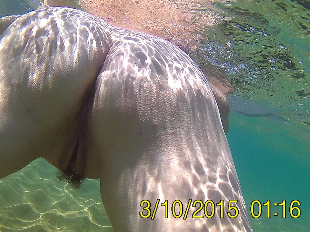 Desnudos bajo el agua
 #89238727