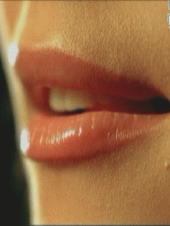 Luscious labbra bella signora lecca
 #103821750
