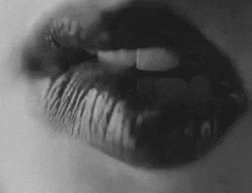 Luscious labbra bella signora lecca
 #103821932