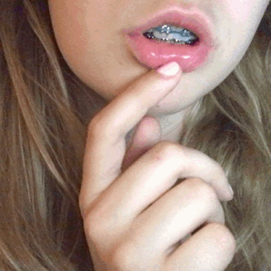 Luscious labbra bella signora lecca
 #103822165