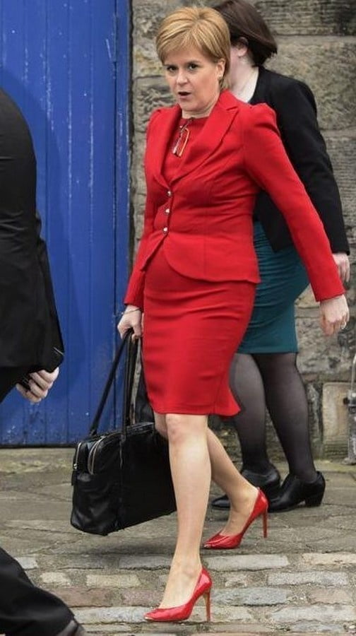 Nicola sturgeon - Schottlands erste Ministerin in Strumpfhosen
 #96294331