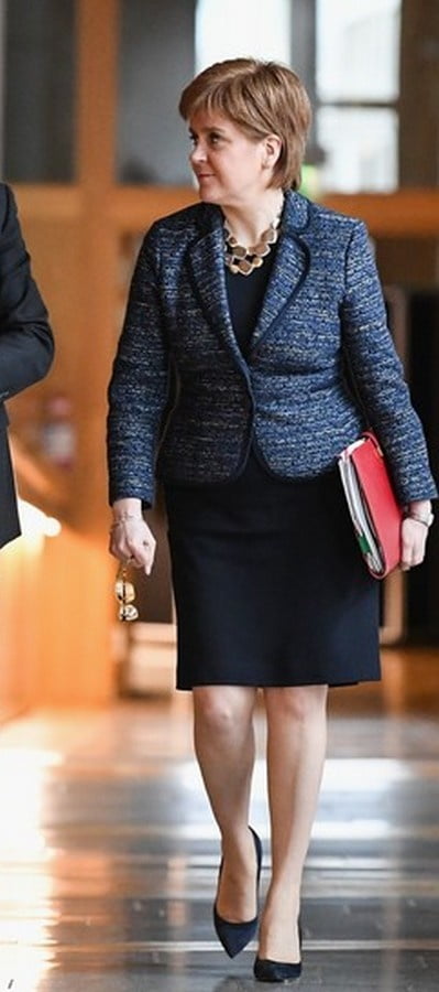 Nicola sturgeon - Schottlands erste Ministerin in Strumpfhosen
 #96294332