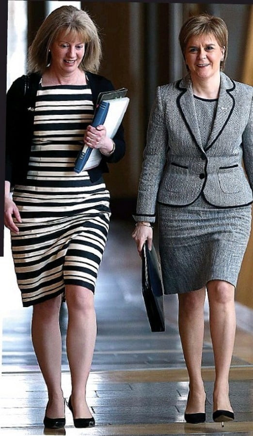 Nicola sturgeon - Schottlands erste Ministerin in Strumpfhosen
 #96294333