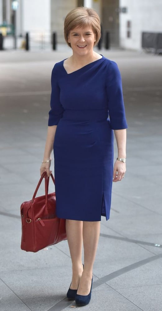 Nicola sturgeon - Schottlands erste Ministerin in Strumpfhosen
 #96294340