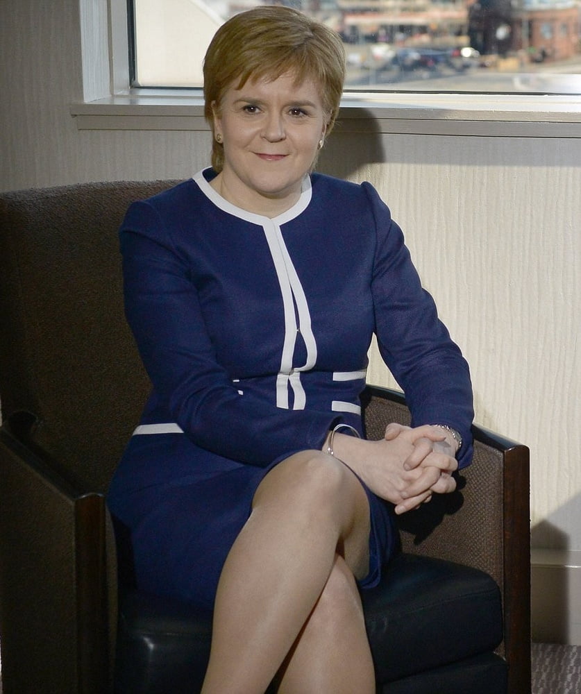 Nicola sturgeon - Schottlands erste Ministerin in Strumpfhosen
 #96294354