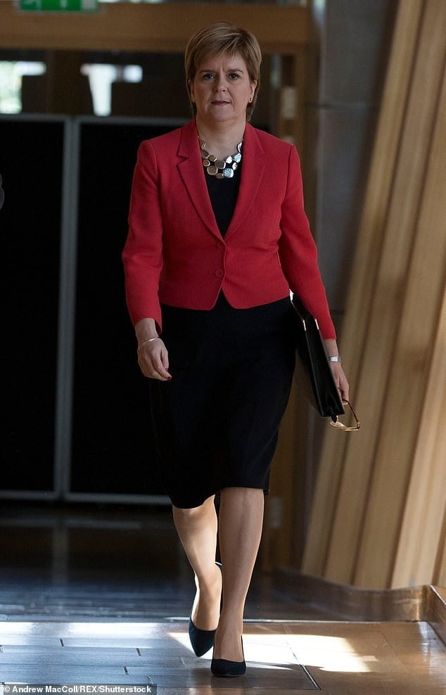 Nicola sturgeon - Schottlands erste Ministerin in Strumpfhosen
 #96294360