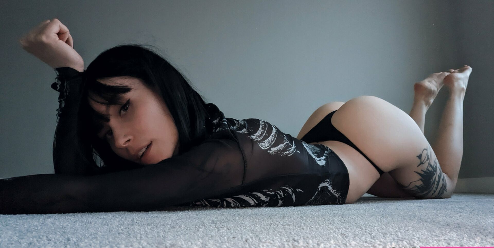 Catziilla desnuda #109123975