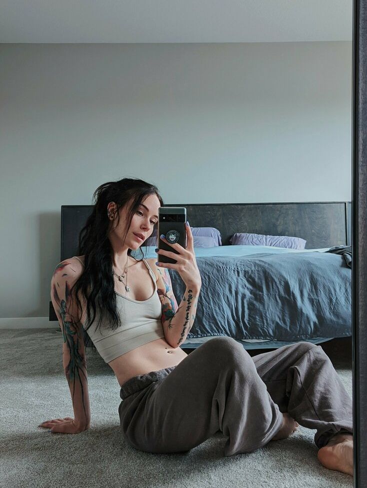 Catziilla desnuda #109124038