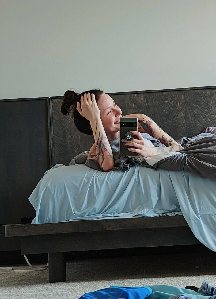 Catziilla desnuda #109124044