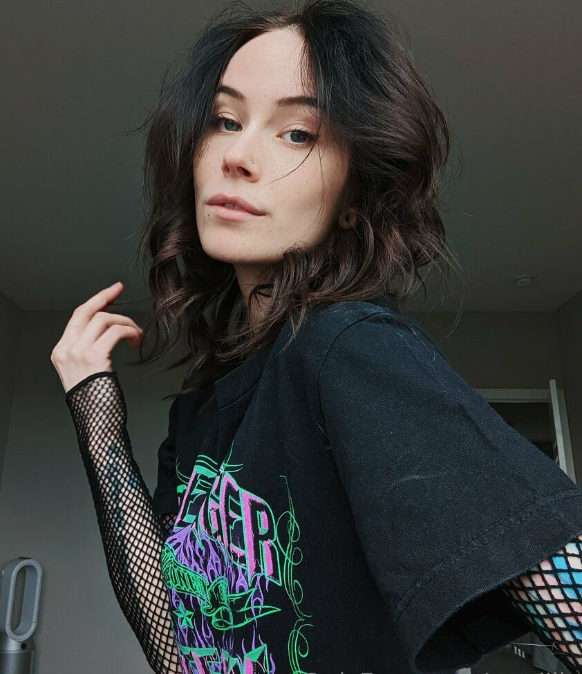 Catziilla desnuda #109124056