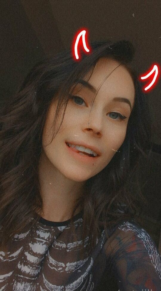 Catziilla desnuda #109124065