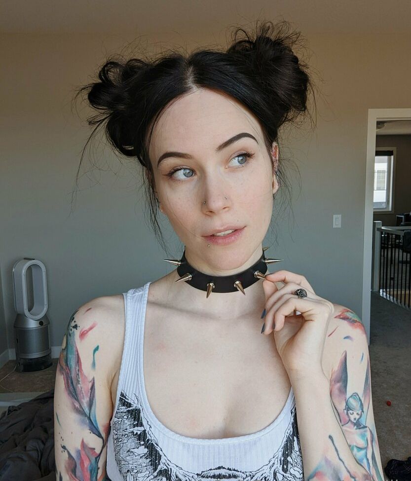 Catziilla desnuda #109124068