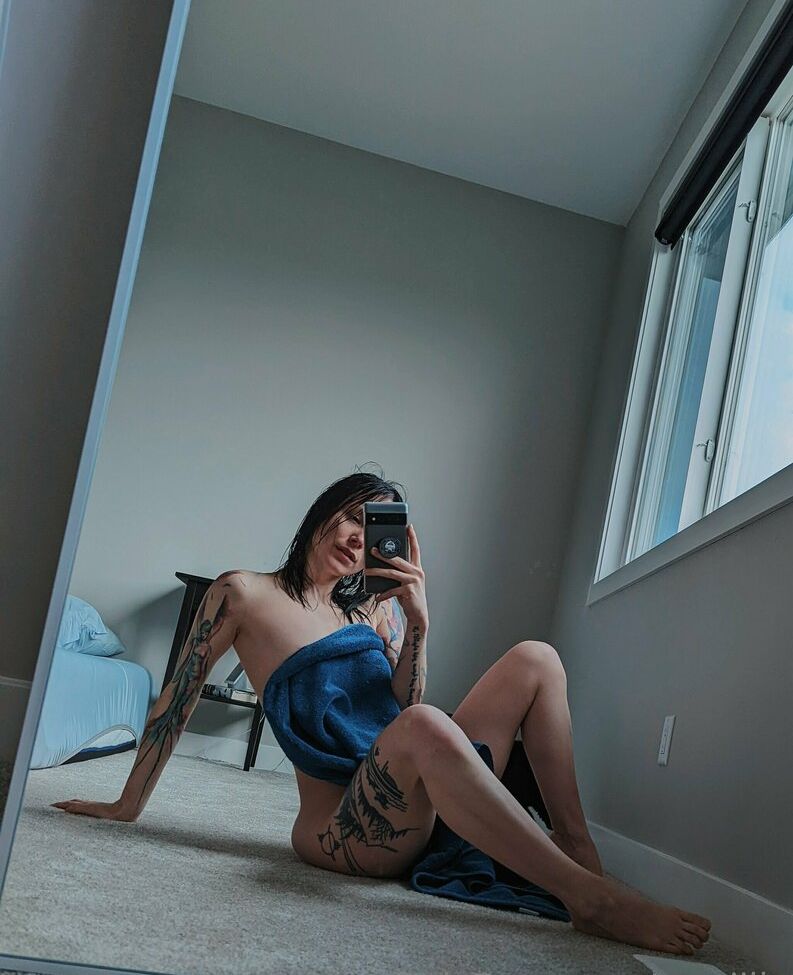 Catziilla desnuda #109124083