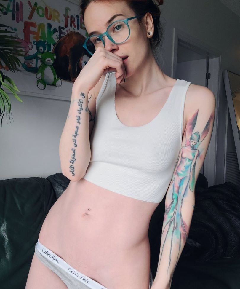 Catziilla desnuda #109124153