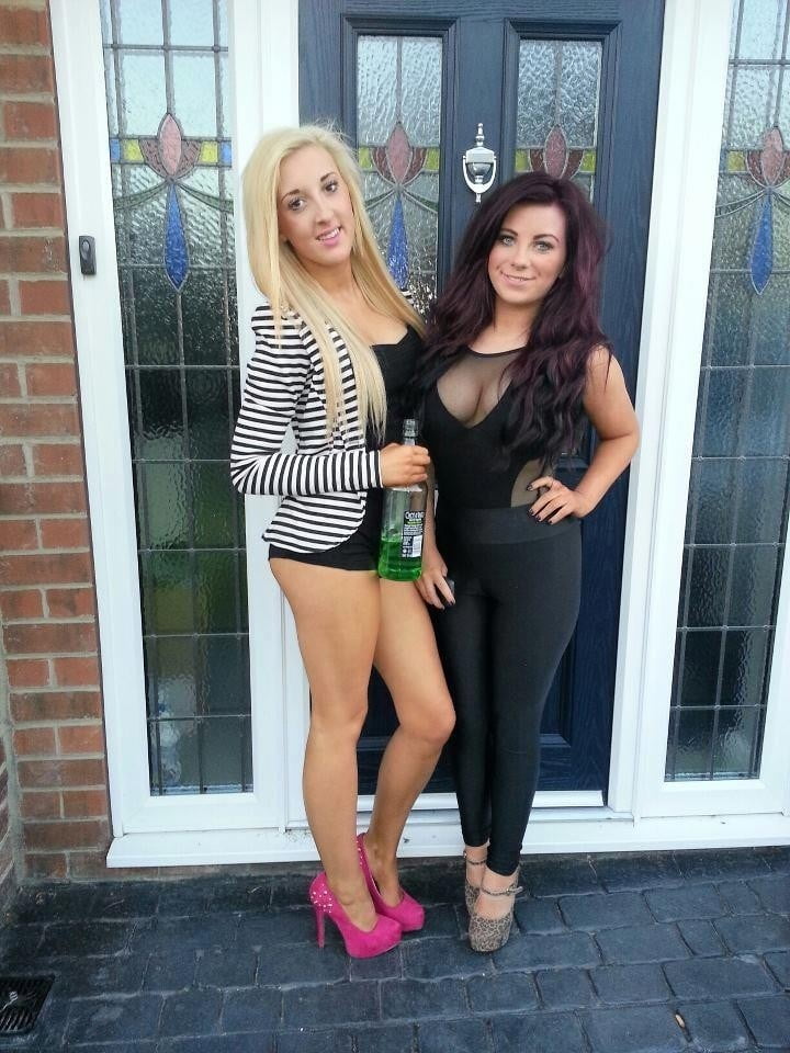 Chicas al azar 2
 #80764476