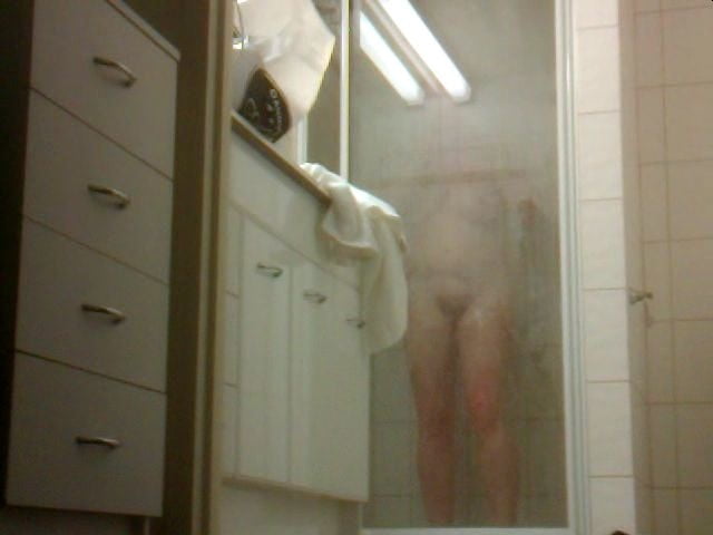 Hot gros seins et poilu mature dans la douche
 #95203519