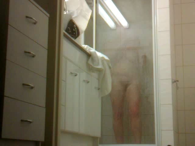 Hot gros seins et poilu mature dans la douche
 #95203525